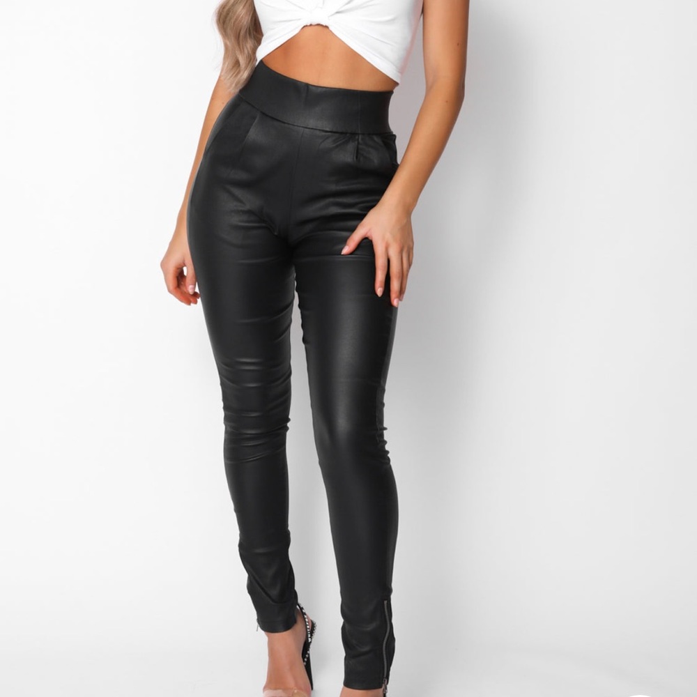Fire it up wet look PU pants black
